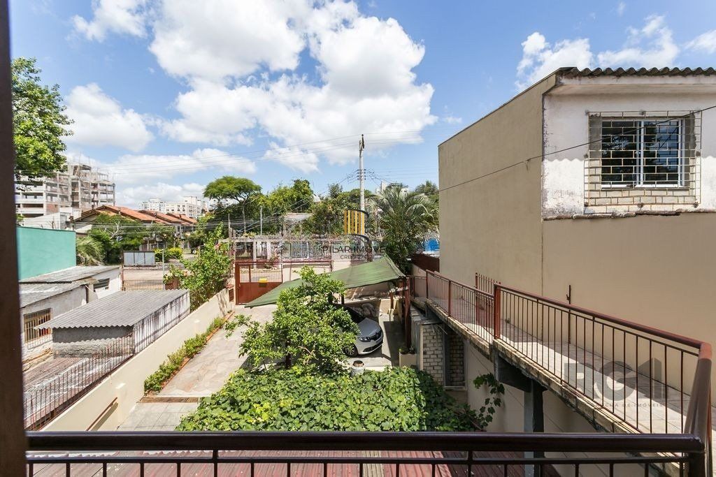 Casa 5 dormitórios no bairro Cristal