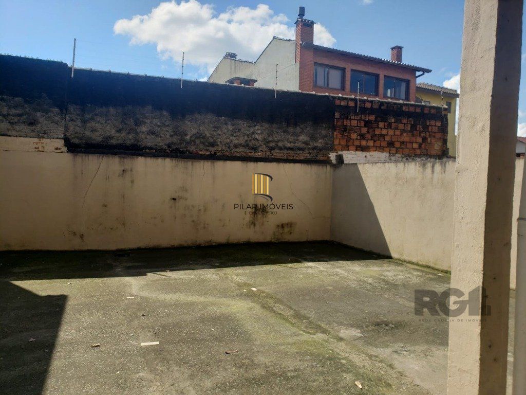 Casa 2 dormitórios no bairro Glória