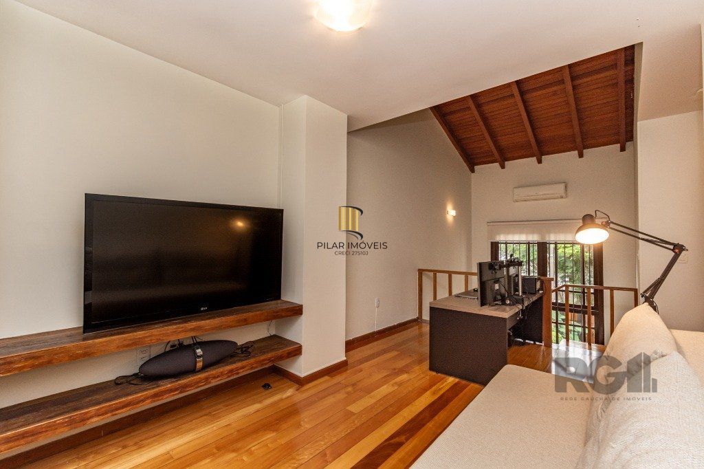 Casa de 484m², 4 dormitórios, 8 vagas no bairro Chácara das Pedras!