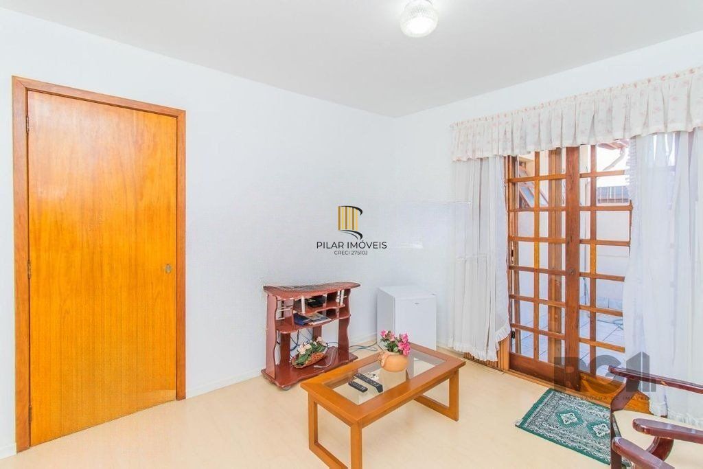 Casa de 4 dormitórios no bairro Cavalhada