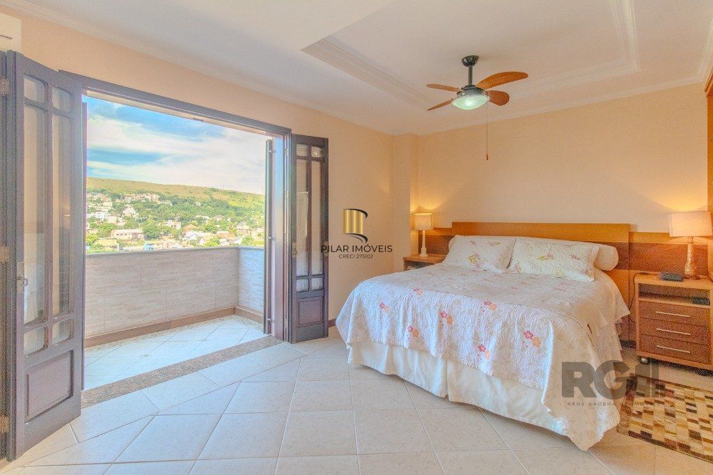 Linda casa de 04 dormitórios com vista livre no Bairro Teresópolis