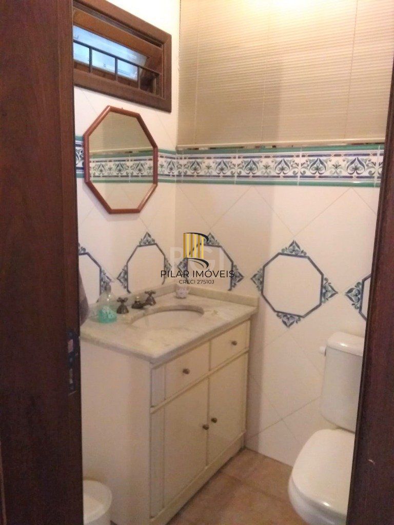 Casa para Venda - 219m², 3 dormitórios, sendo 1 suites, 4 vagas - Menino Deus