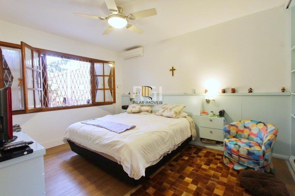 Casa para Venda - 250m², 3 dormitórios, 1 vaga - Teresópolis
