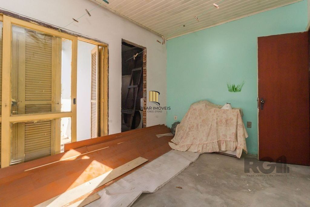 Casa de 3 dormitórios, bairro Sarandi