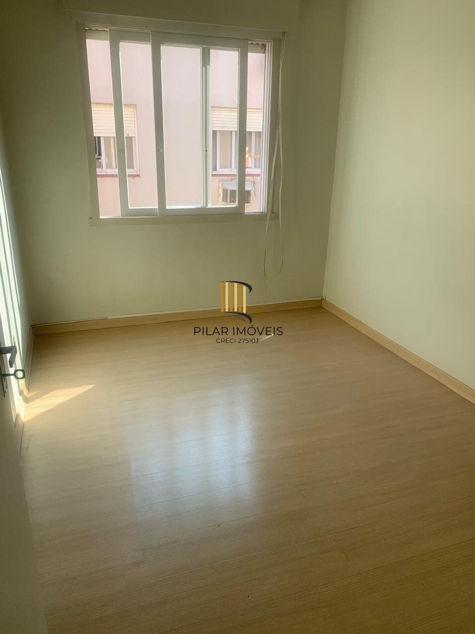 Apartamento de 2 dormitórios á venda no Bairro Passo Da Areia, Porto Alegre.