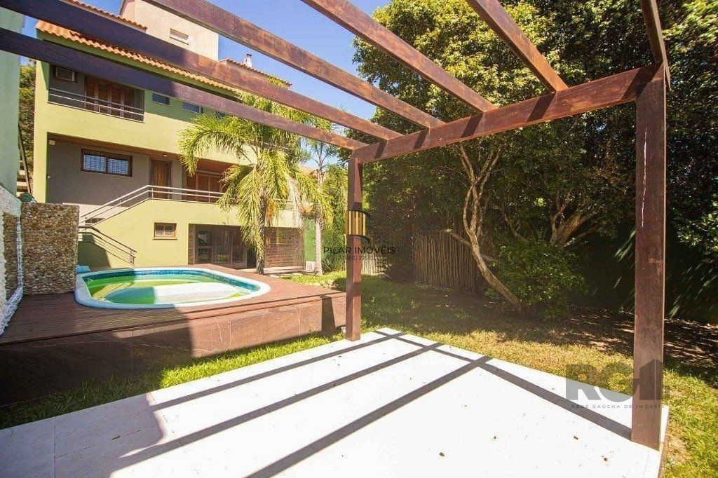 Casa para Venda - 443m², 3 dormitórios, 4 vagas - Alto Petrópolis