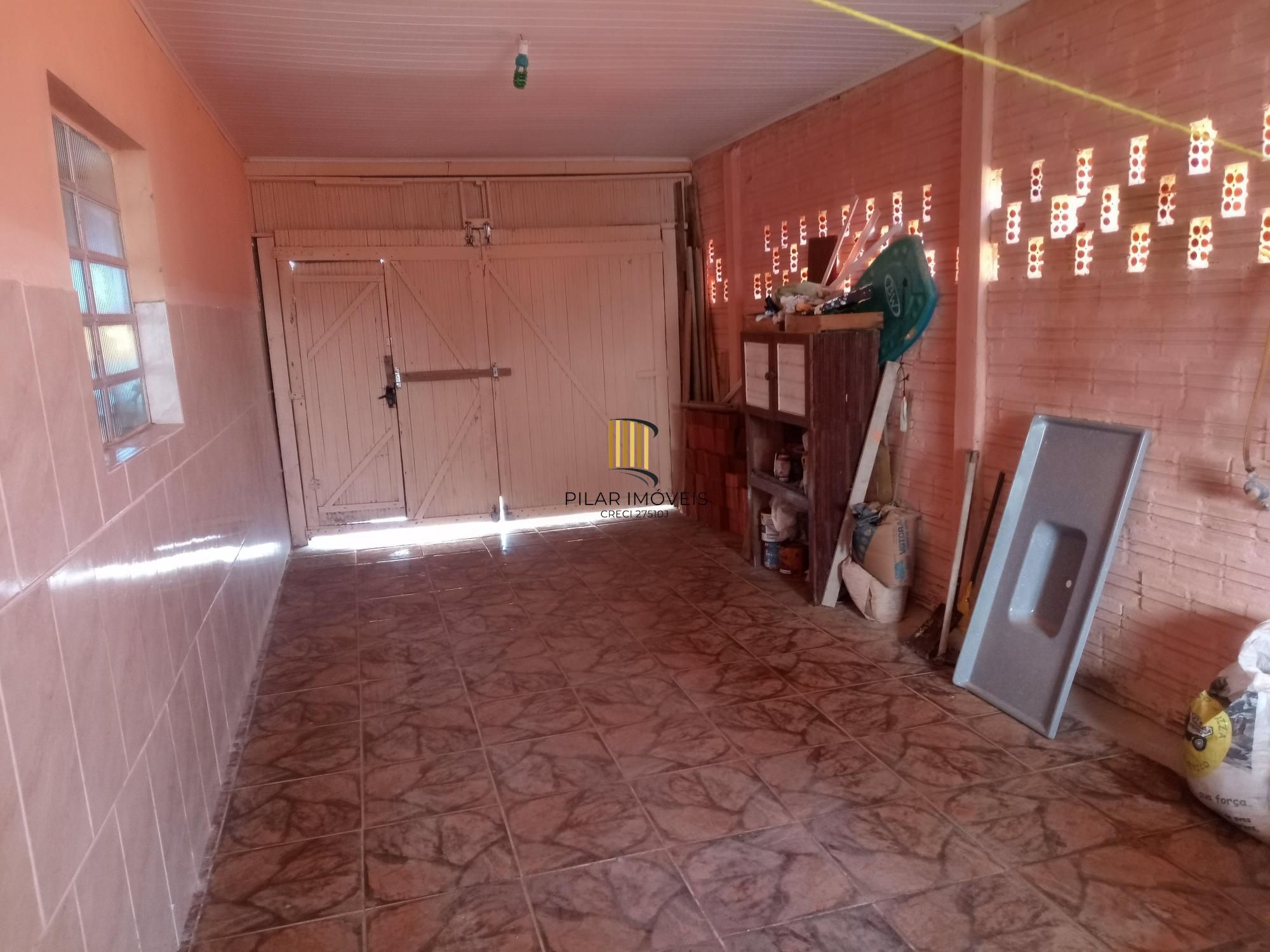 2 casas no pátio em Magistério