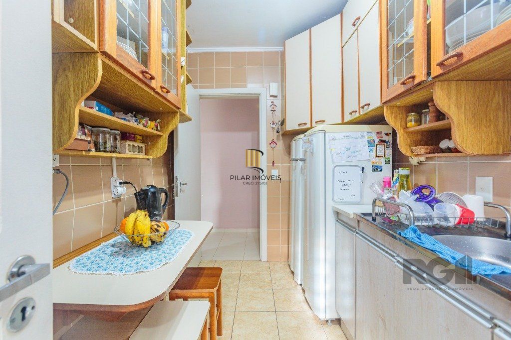 Apartamento 2 dormitórios  com 1 vaga no bairro Teresópolis em Porto Alegre