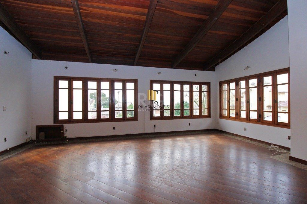 Casa para Venda - 840m², 7 dormitórios, sendo 3 suites, 8 vagas - Medianeira
