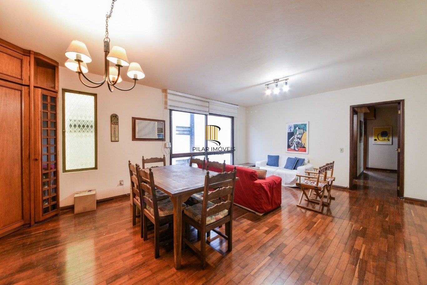 Apartamento de 3 dormitórios à venda em no bairro Petrópolis, Porto Alegre.