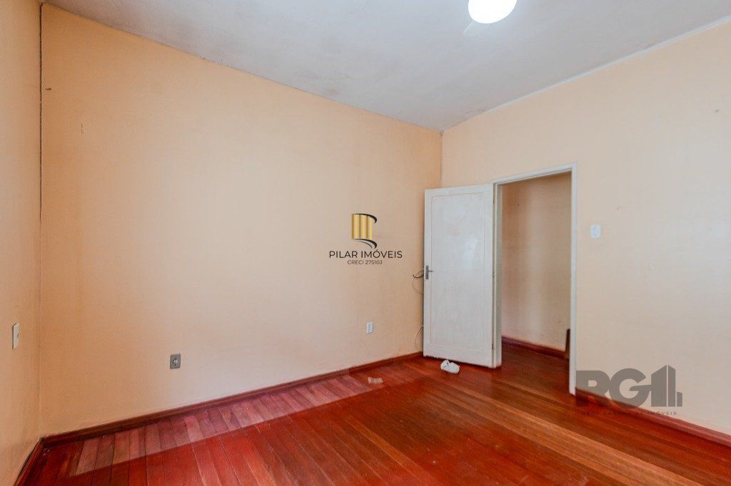 Casa 3 dormitórios no bairro Medianeira