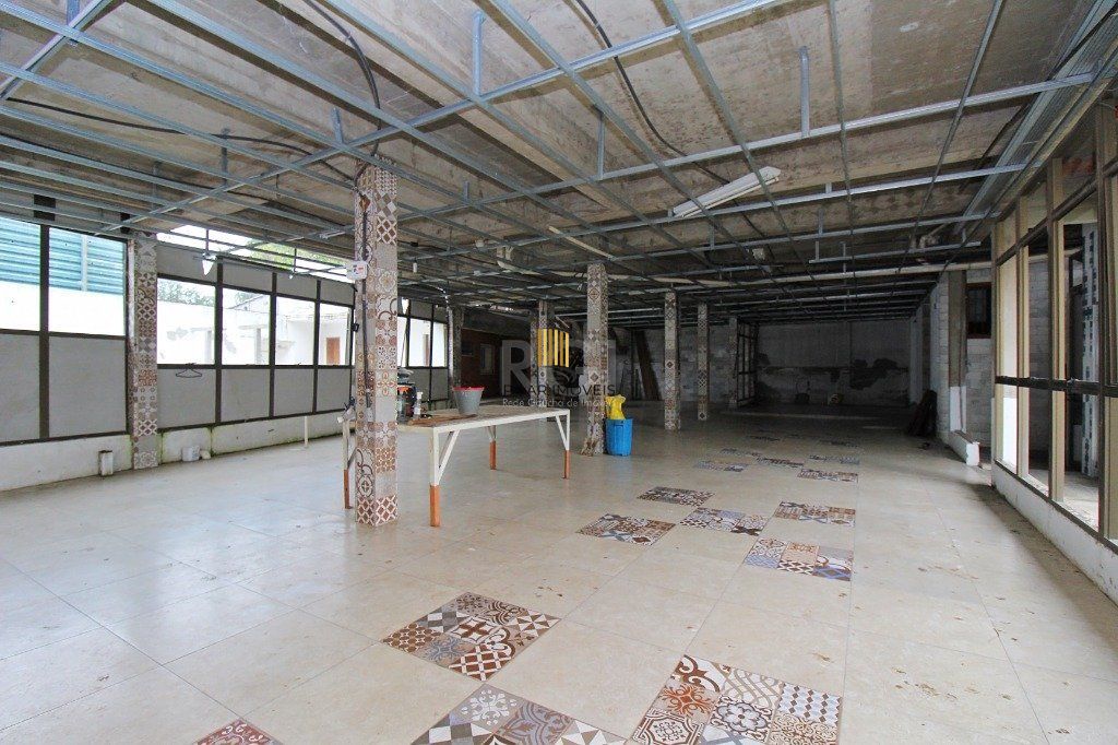 Casa para Venda - 840m², 7 dormitórios, sendo 3 suites, 8 vagas - Medianeira