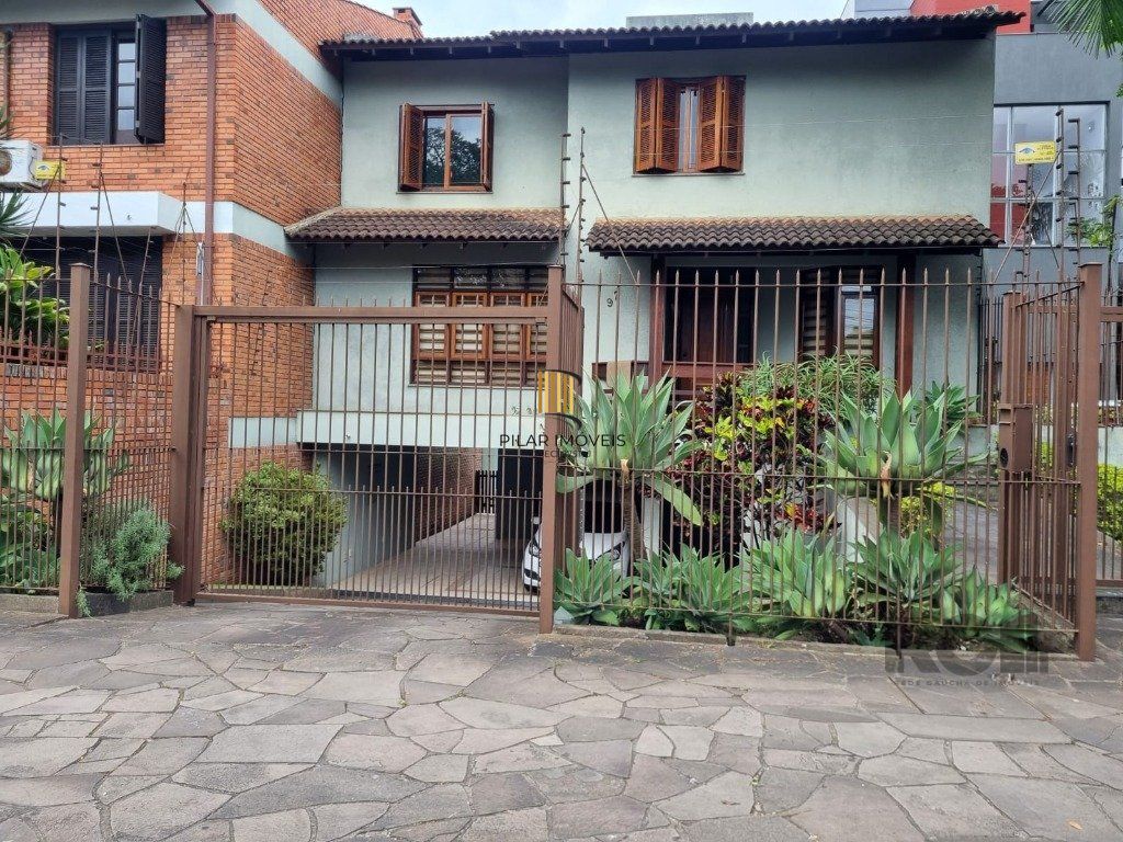 Casa 4 dormitórios no bairro Teresópolis