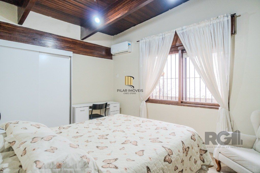 Casa 4 dormitórios no bairro Nonoai