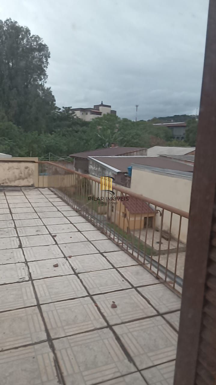 Casa 03 dormitórios, com páteo