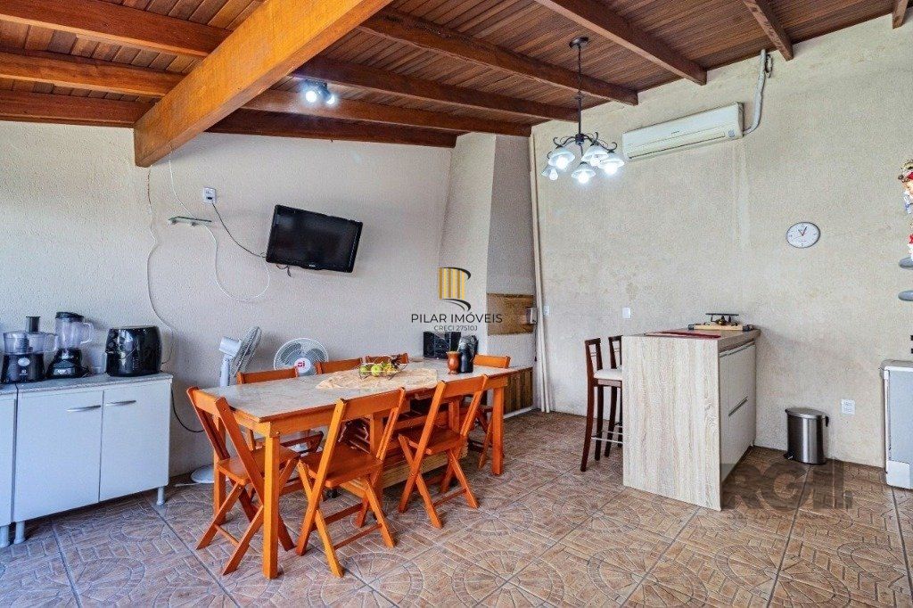 Casa de 3 dormitórios no bairro Cavalhada