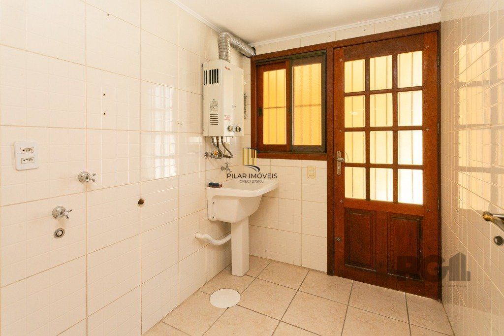 Casa com 5 dormitórios no bairro Jardim Carvalho