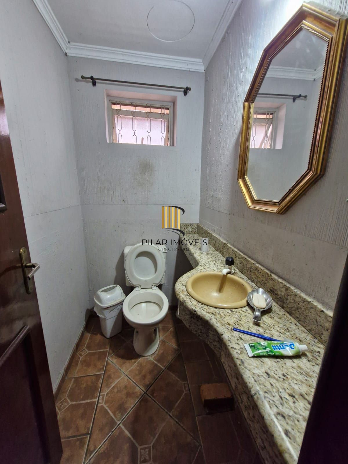 Casa de 3 dormitórios com piscina no bairro Teresópolis.