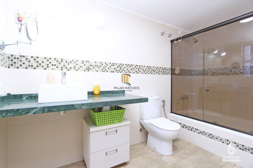 Casa para Venda - 500m², 5 dormitórios, sendo 2 suites, 5 vagas - Menino Deus