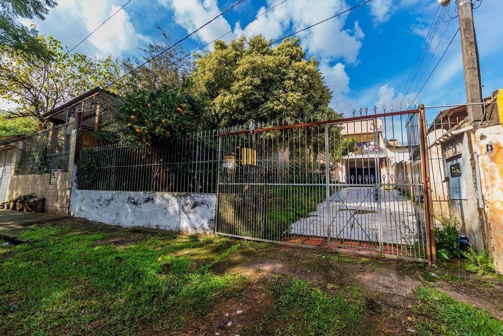 Casa 2 dormitórios no bairro Lomba do Pinheiro