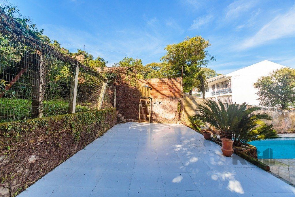 Casa 3 dormitórios no bairro Nonoai