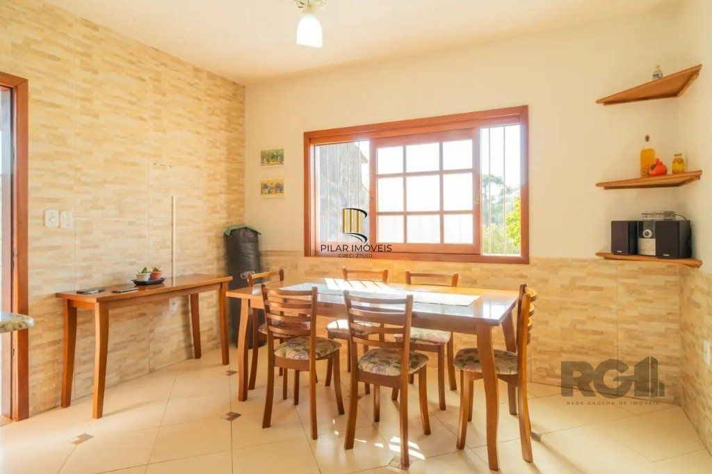 Casa de 3 dormitórios no bairro Nonoai