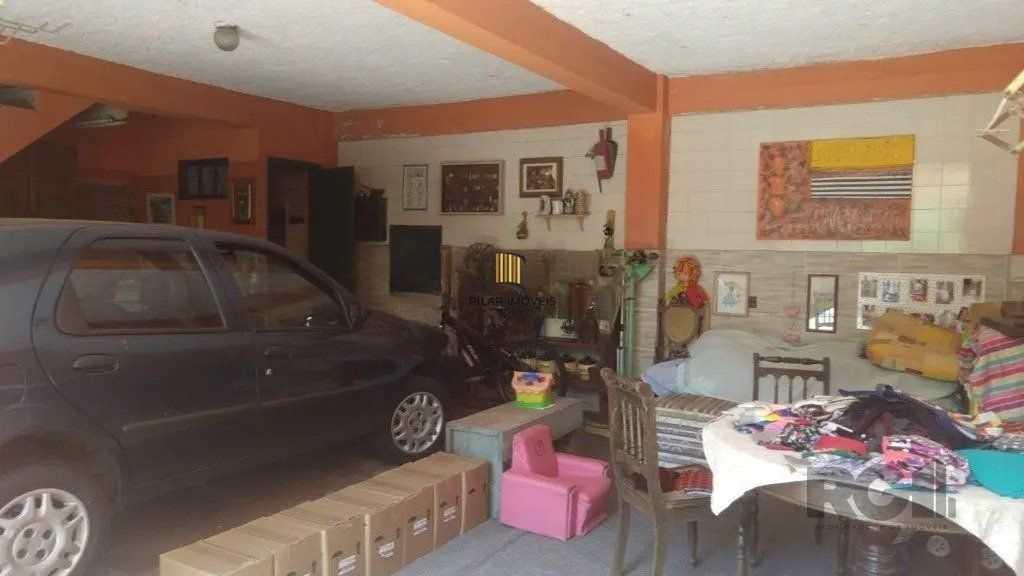 Casa com 3 dormitórios no bairro Sarandi