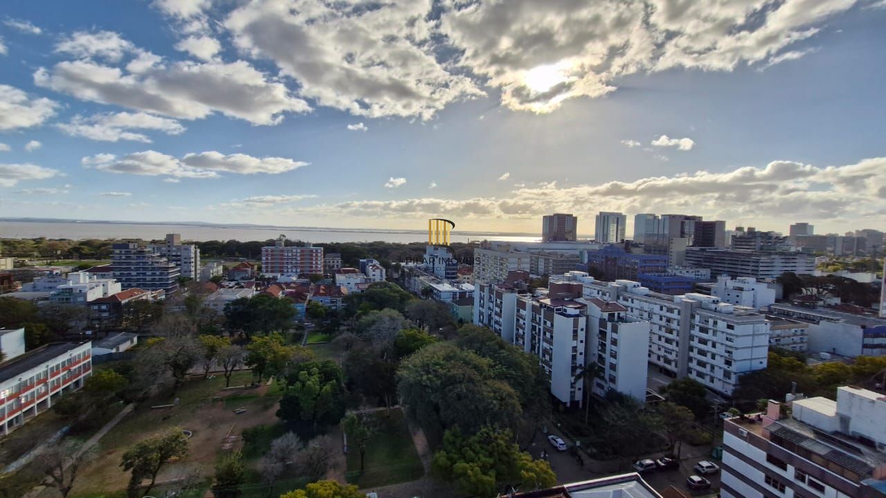 Apartamento no Menino Deus impecável, 2 dormitórios 1 suíte, 3 banheiros, 1 garagem