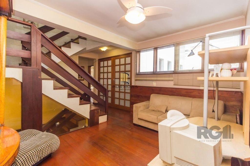 Casa 470m² - 4 dormitórios, 5 vagas no bairro Jardim São Pedro