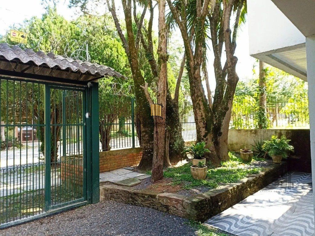 Casa com 3 dormitórios no bairro  Costa e Silva
