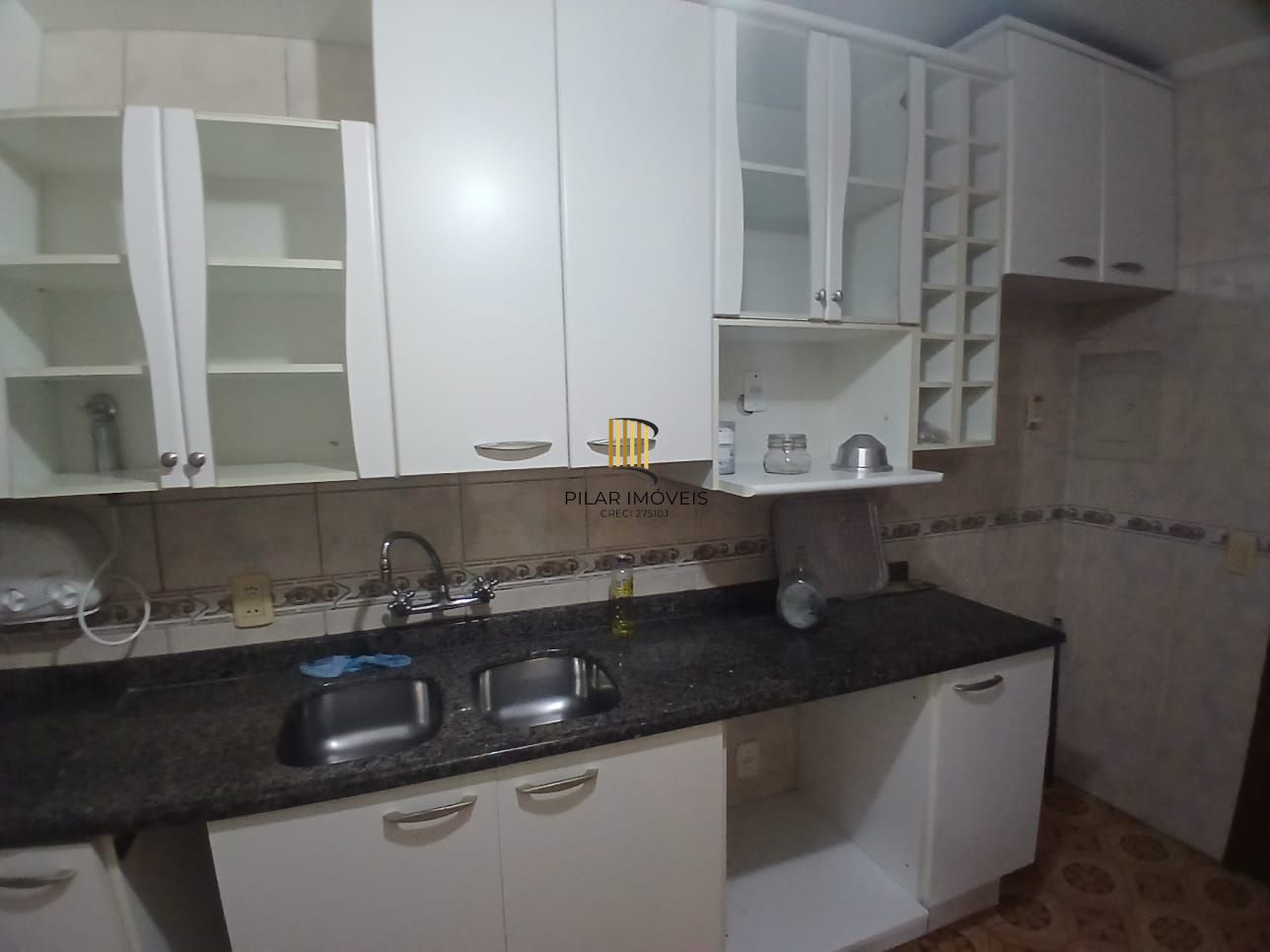 Apartamento de 03 dormitorios e vaga coberta no Menino Deus