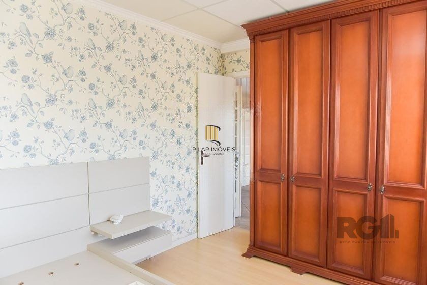 Casa de 197m² - 5 dormitórios, 3 vagas no bairro Rubem Berta