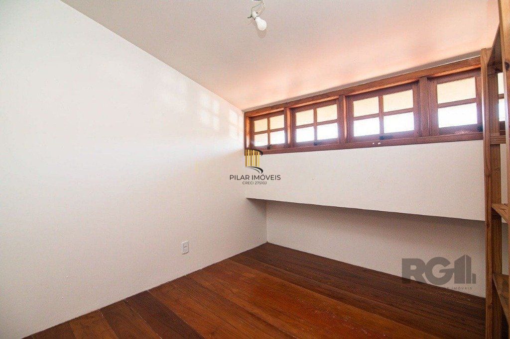 Casa para Venda - 443m², 3 dormitórios, 4 vagas - Alto Petrópolis
