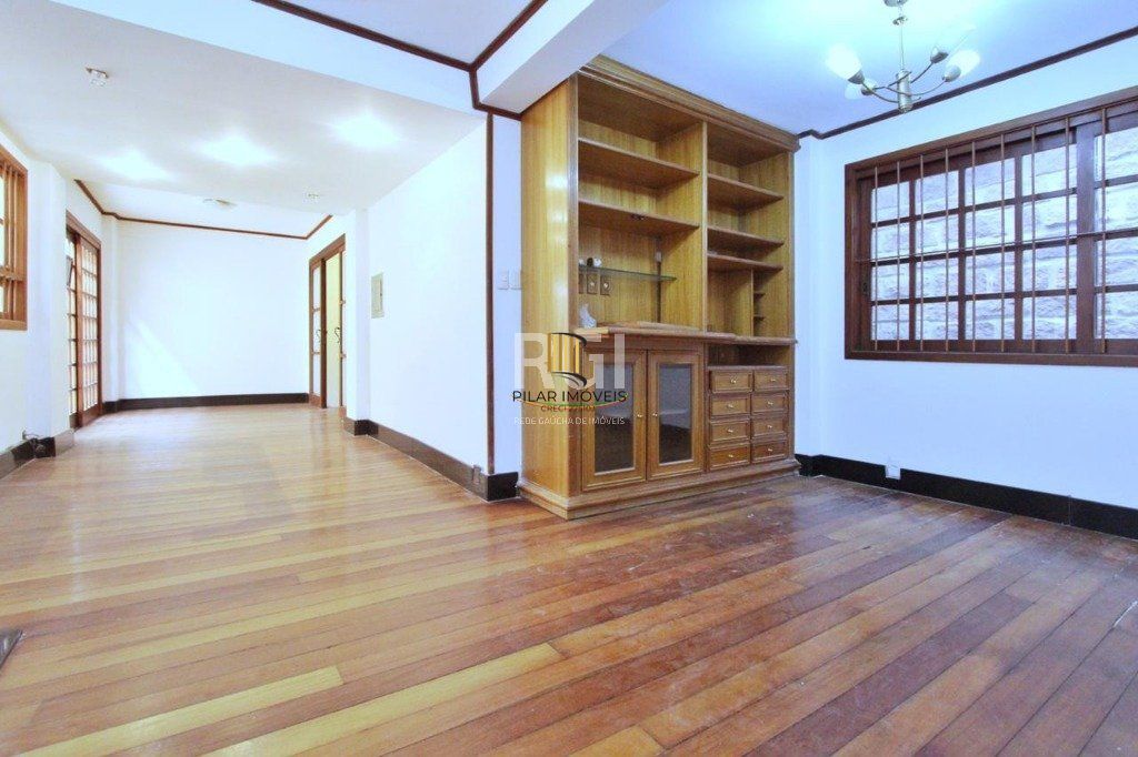 Casa para Venda - 185.29m², 4 dormitórios, sendo 2 suites, Teresópolis