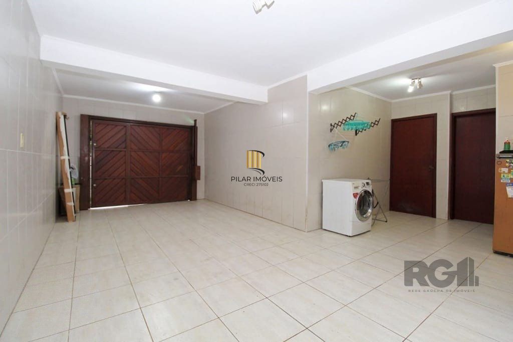 Casa de 275m² - 3 dormitórios e 3 vagas no bairro Coronel Aparício Borges