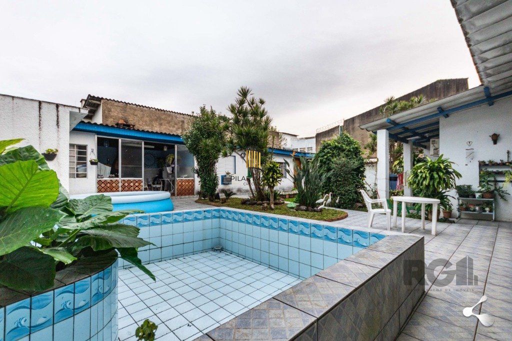 Casa para Venda - 240m², 3 dormitórios, sendo 1 suites, 3 vagas - Cristal