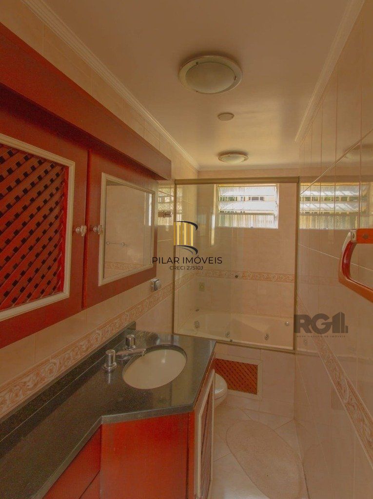 Excelente apartamento de 99m² com 3 dormitórios no bairro Petrópolis.