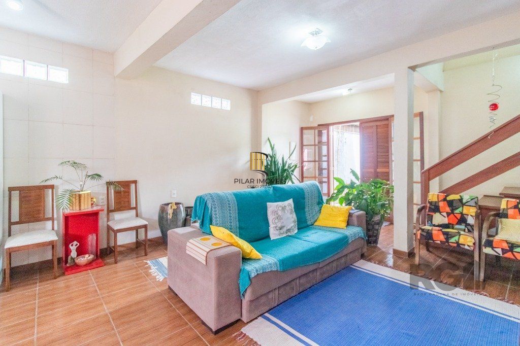 Casa com 3 dormitórios e 3 vagas no bairro Santa Tereza