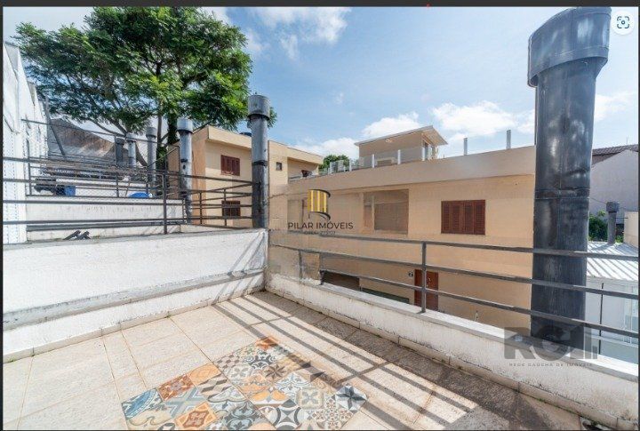 Casa em Condominio Fechado com 03 dormitórios no Bairro Camaquã