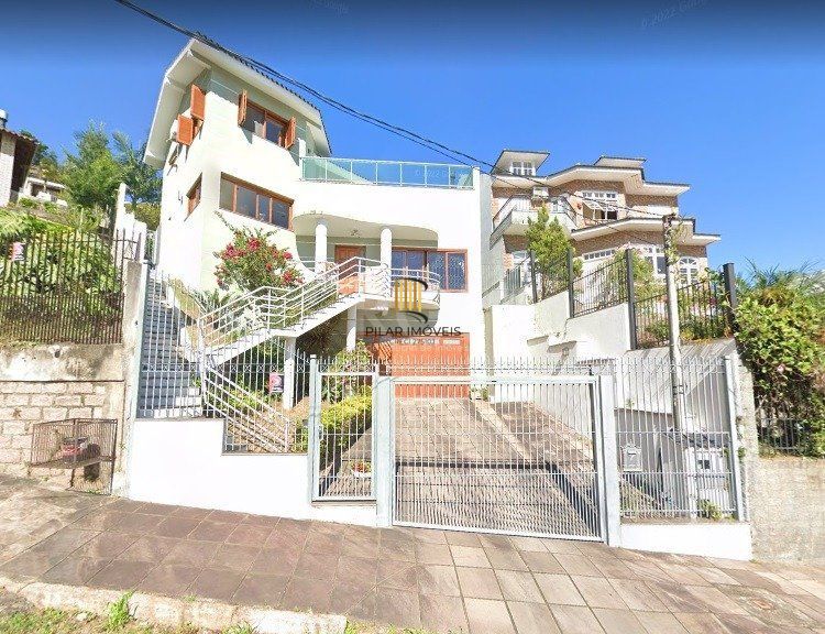 Casa para Venda - 279m², 3 dormitórios, sendo 1 suites, 4 vagas - Teresópolis
