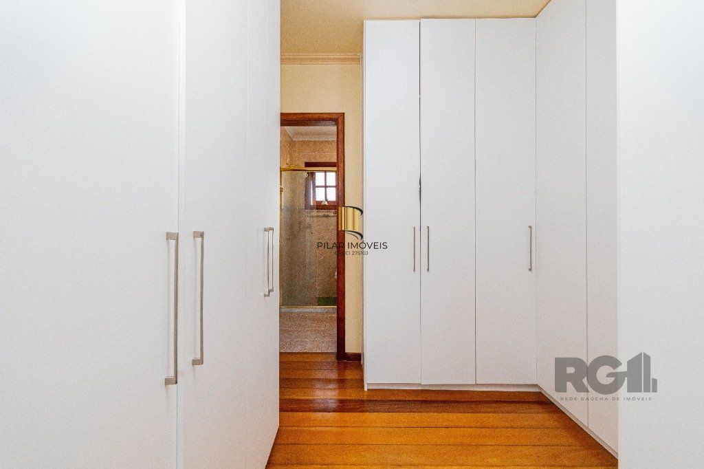 Casa de 4 dormitórios 304m² no bairro Jardim Lindóia