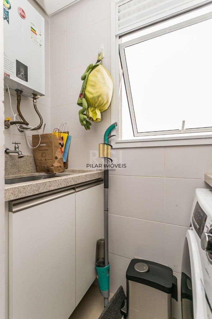 Apartamento de 2 dormitórios, 1 suíte e 1 vaga de garagem no bairro Medianeira