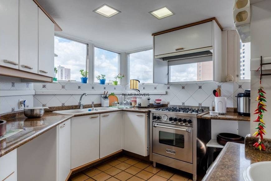 Cobertura para Venda - 412m², 4 dormitórios, sendo 3 suites, 2 vagas - Moinhos de Vento