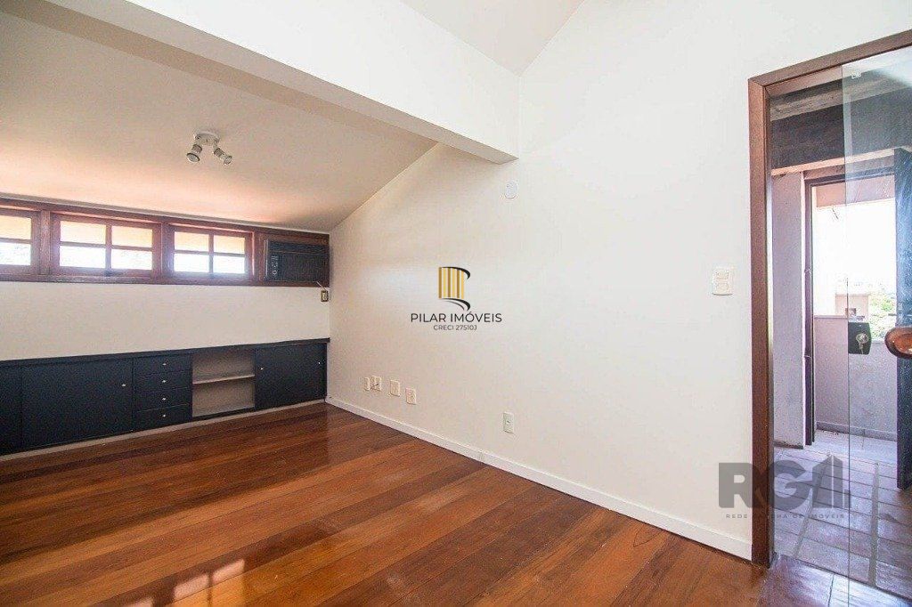 Casa para Venda - 443m², 3 dormitórios, 4 vagas - Alto Petrópolis