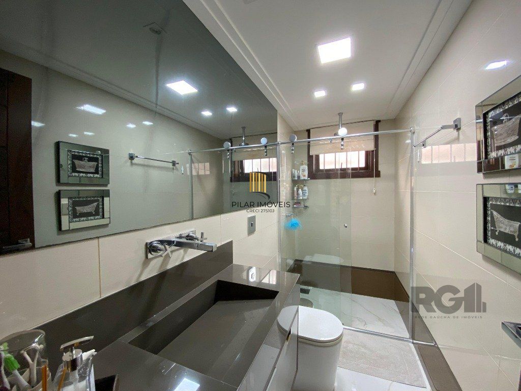 Casa 4 dormitórios no bairro Centenário