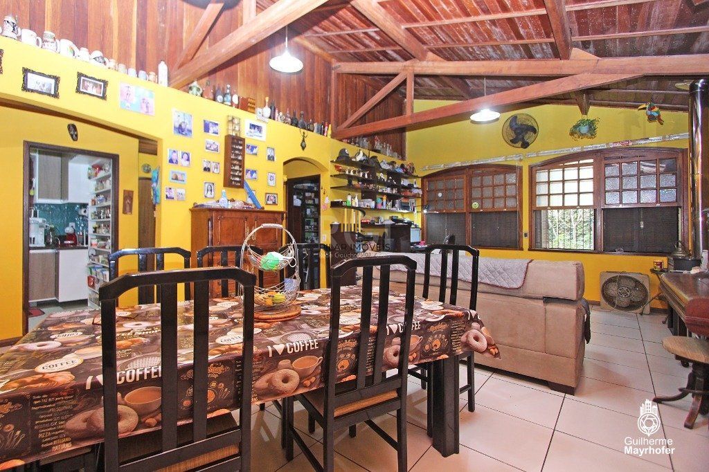 Casa para Venda - 381m², 3 dormitórios, sendo 1 suites, 4 vagas - Tristeza