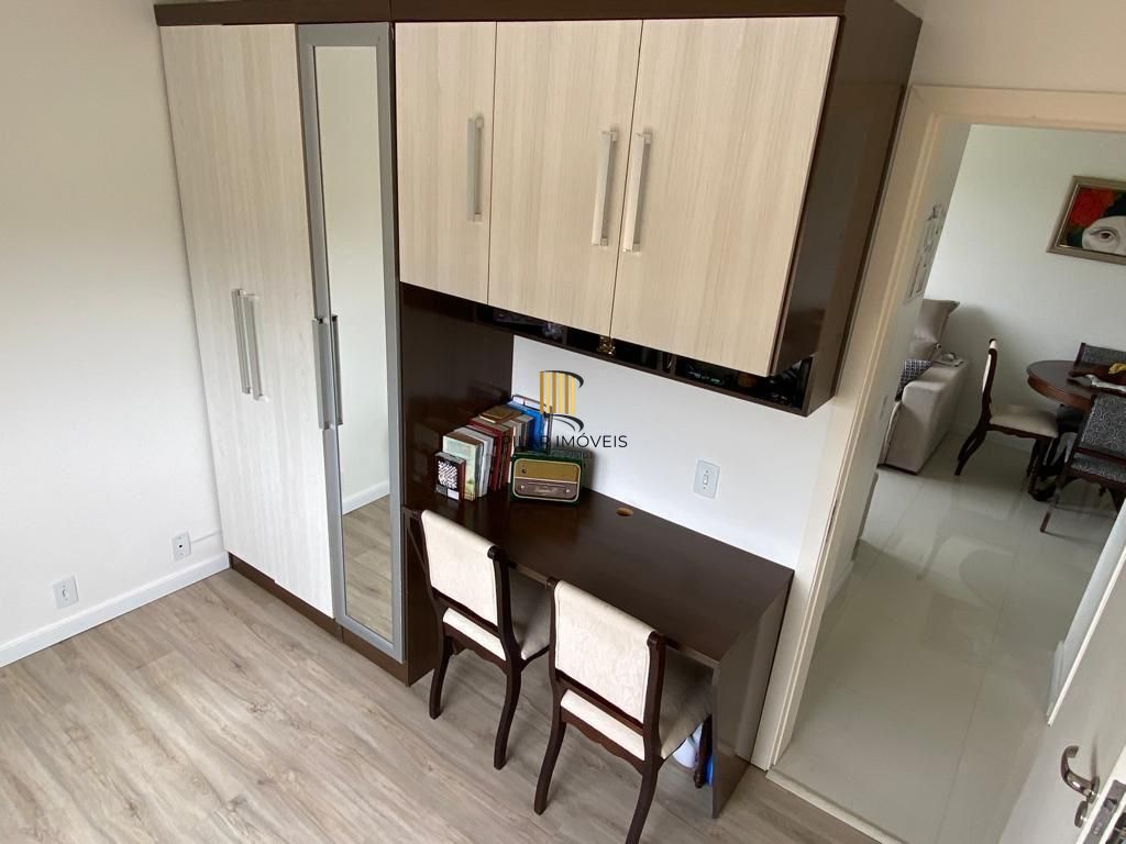 Apartamento de 02 dormitorios com 1 vaga na zona sul de Porto Alegre.