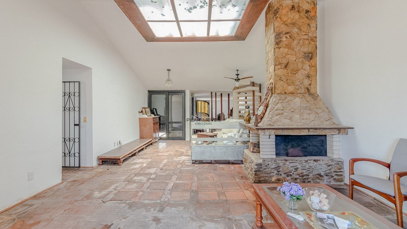 Excelente casa de 308 m² com 4 suítes e 4 vagas de garagem.