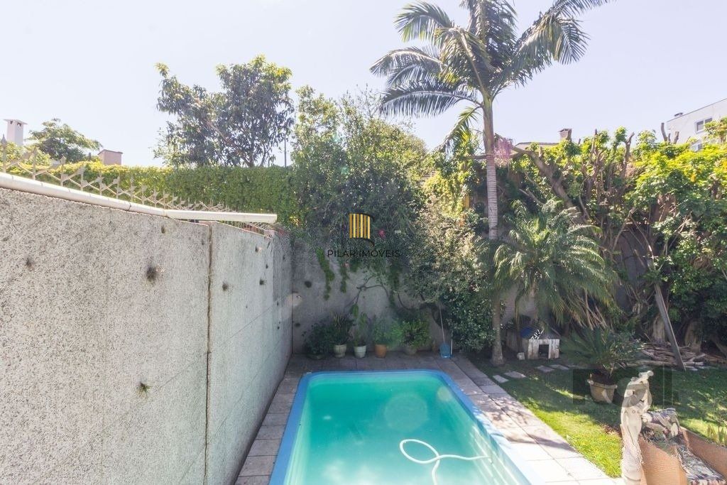 Casa 470m² - 4 dormitórios, 5 vagas no bairro Jardim São Pedro