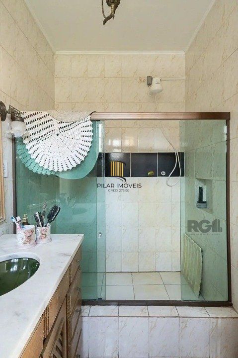 Casa 3 dormitórios no bairro Menino Deus